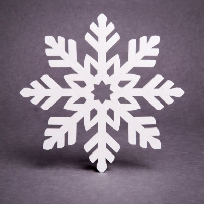 Сніжинка з пінопласту